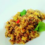 Quinoa speziata e vegan: con lenticchie, curcuma e peperoncino