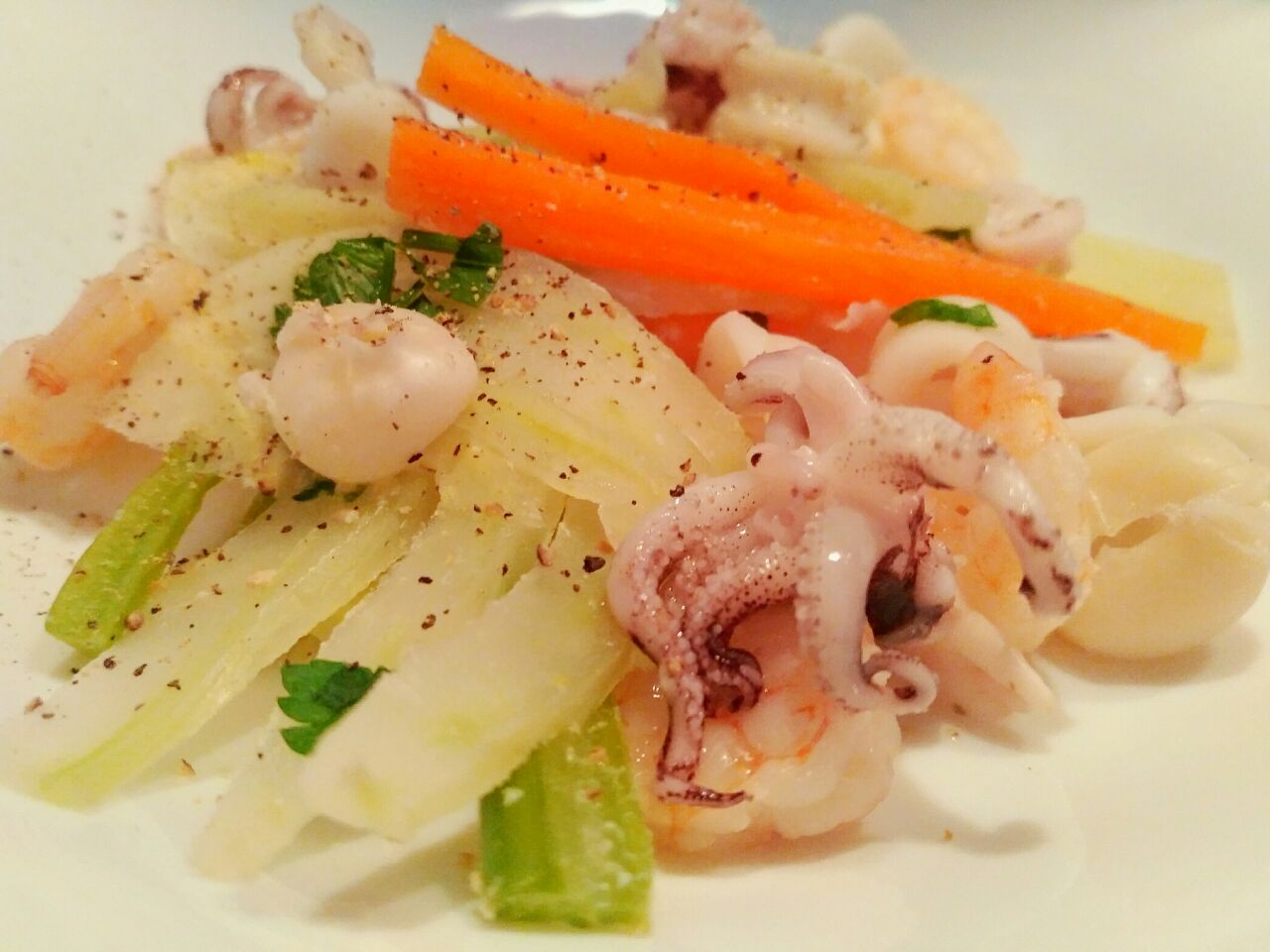 Secondi piatti: calamari e gamberetti alle verdure croccanti!