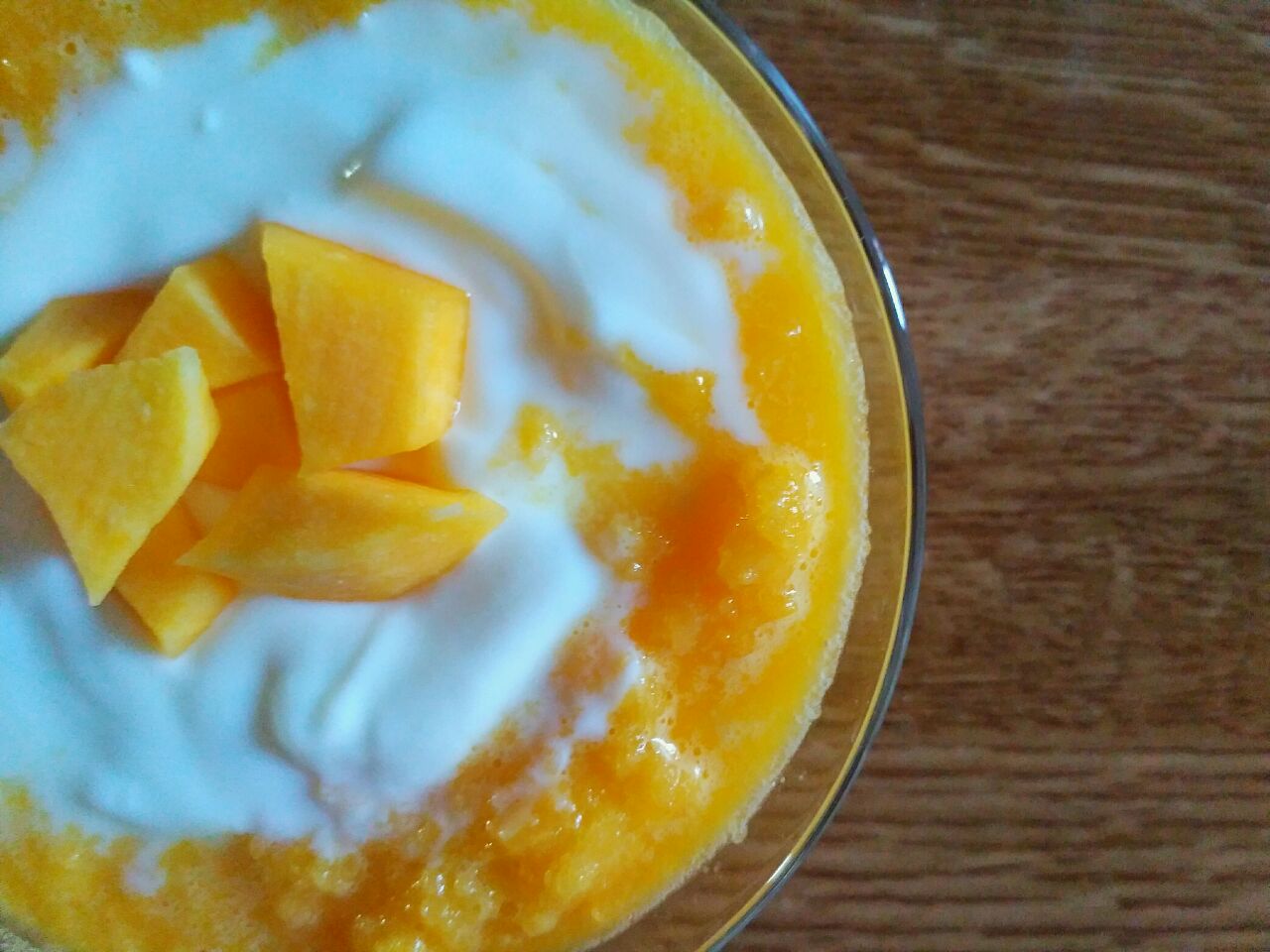 Dessert light: yogurt con mousse di mango e zenzero fresco!