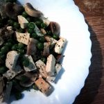Tofu, funghi e piselli