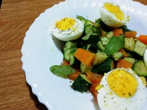 Ricette primaverili: insalata di zucca, zucchine e uova sode!
