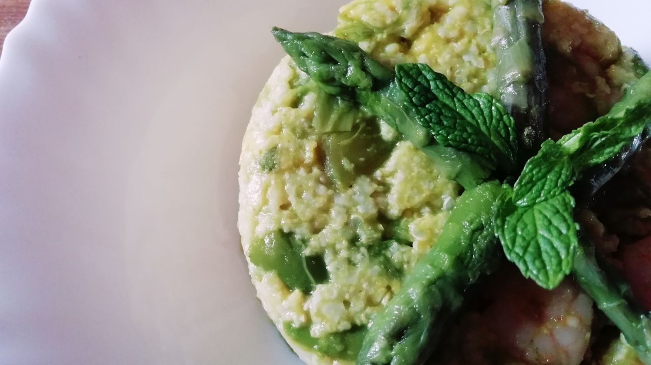 Piatti unici senza glutine: miglio con gamberetti e asparagi!