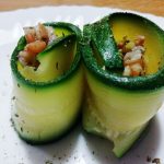 Ricette vegetariane: rotolini di zucchine ripieni di farro saltato in padella!