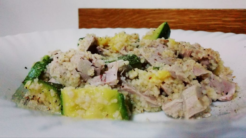 Primi piatti a base di pesce: cous cous con zucchine e tonno fresco!