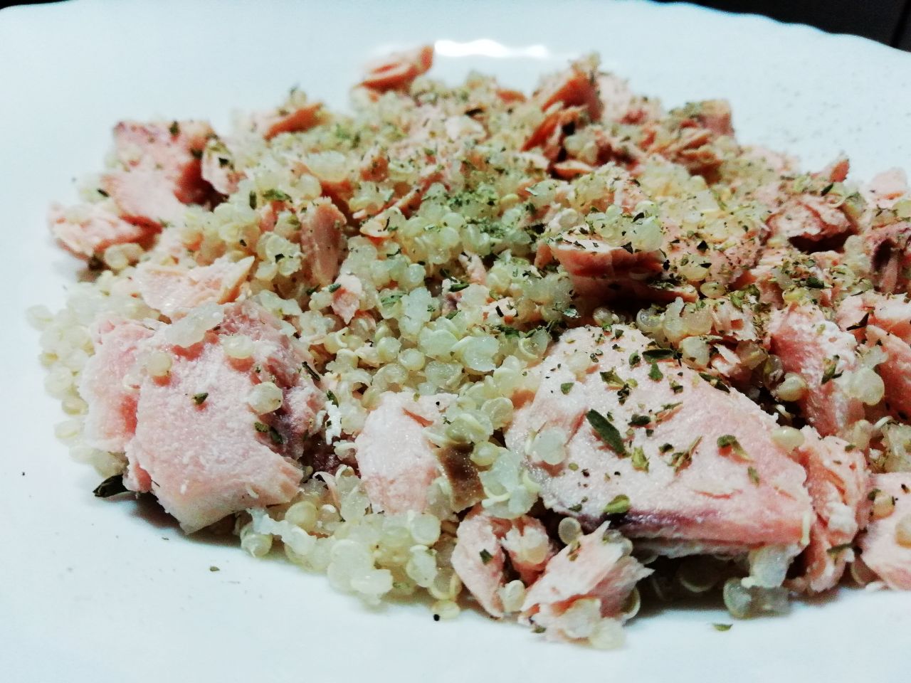 Piatti unici a base di pesce: quinoa con salmone selvaggio!