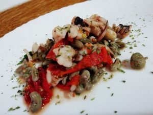 Secondi piatti a base di pesce: riccioli di seppie con fagioli verdi e pomodorini!