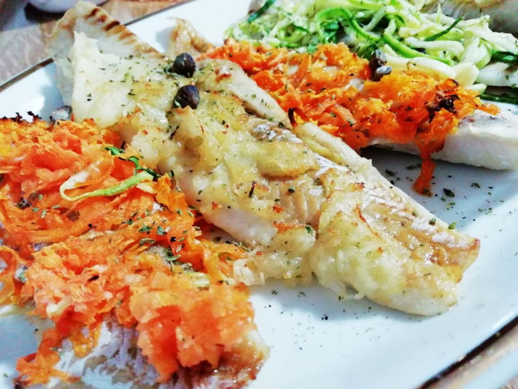 Secondi piatti a base di pesce economici: merluzzo al forno alle verdure!