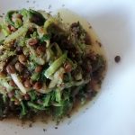 Ricette senza glutine a base di legumi: spaghetti di zucchine con lenticchie!