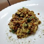 Piatti unici a base di legumi: lenticchie e uova strapazzate al basilico!
