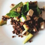Ricette a base di legumi: insalata di lenticchie, zucchine e tofu!