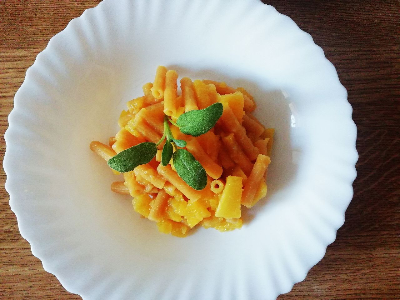 Primi piatti senza glutine: pasta di lenticchie rosse con zucca e salvia!