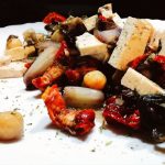 Ricette autunnali: insalata di ceci, tofu, radicchio e pomodori secchi!