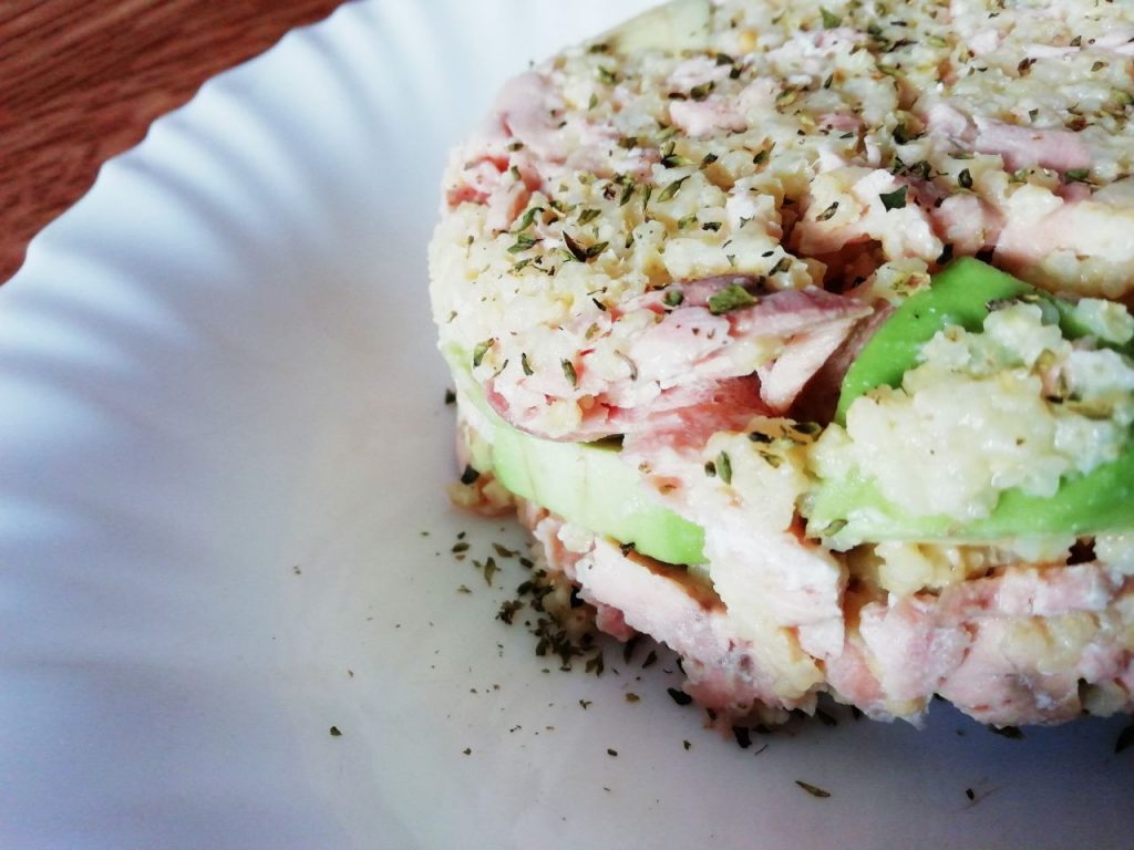 Piatti unici a base di pesce: miglio decorticato con salmone e avocado!