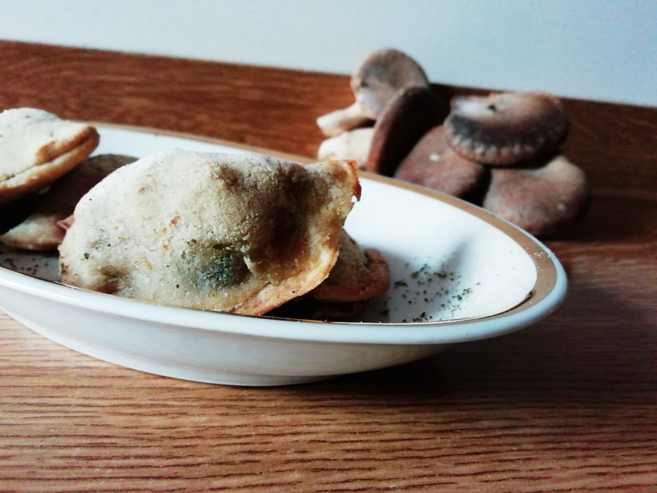 Finger food autunnali senza uova senza burro e senza formaggio: mezzelune ai funghi champignon!