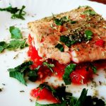 Secondi piatti a base di pesce: filetto di salmone con pomodorini!