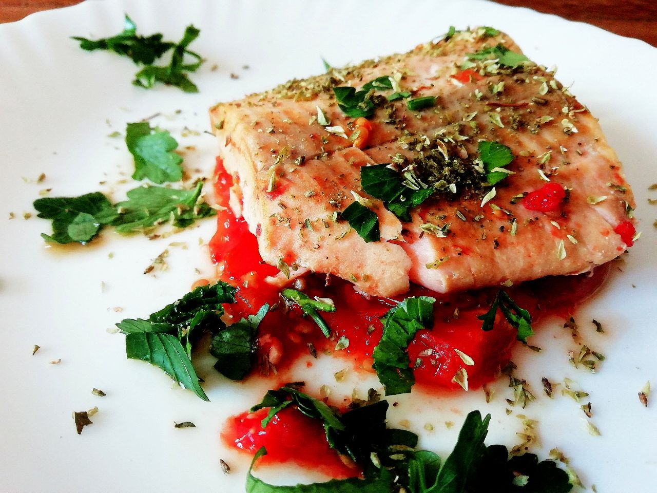 Secondi piatti a base di pesce: filetto di salmone con pomodorini!