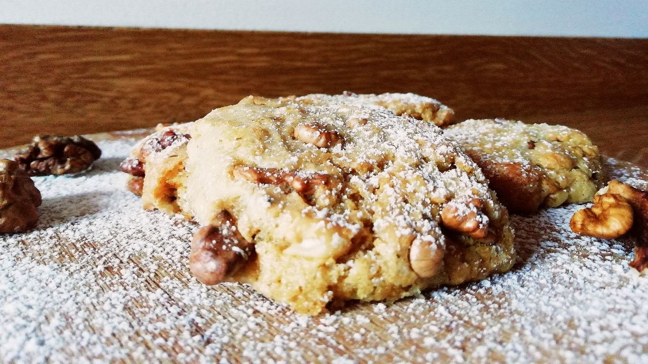Dolci senza burro e senza lattosio: biscotti alle noci con zucchero di canna e olio evo!
