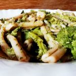 Primi piatti vegetariani senza burro e senza formaggio: maccheroncini integrali con broccoli!