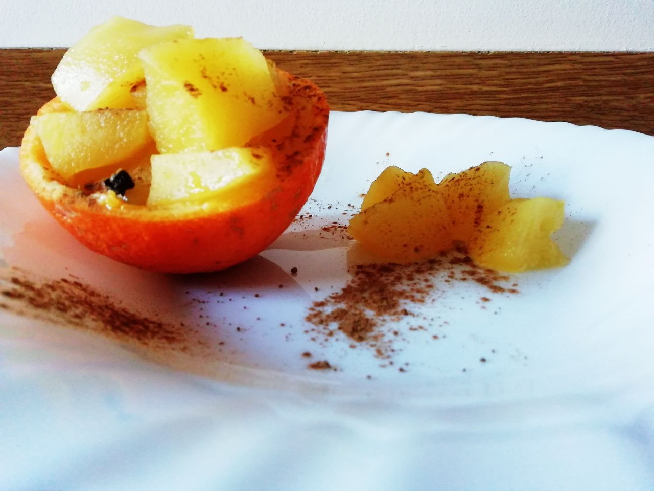 Dolci a base di frutta: mela caramellata all'arancia con chiodi di garofano e cannella!