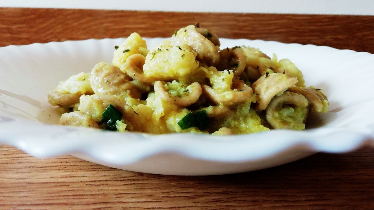 Primi piatti vegetariani senza burro e senza formaggio: orecchiette integrali con cavolfiore curcuma e prezzemolo!