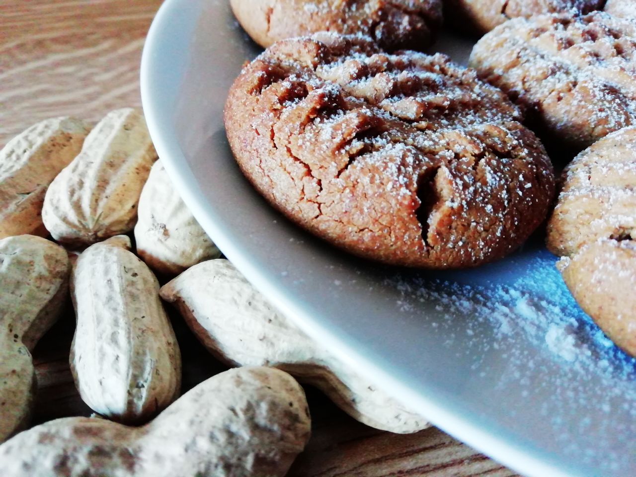Dolci semplici e veloci senza glutine e senza lattosio: biscottini al burro di arachidi e zucchero di canna!
