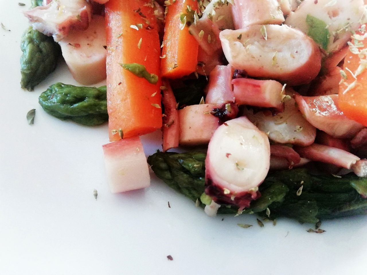 Secondi piatti leggeri a base di pesce: insalata di calamaro asparagi e carote!Secondi piatti leggeri a base di pesce: insalata di calamaro asparagi e carote!Secondi piatti leggeri a base di pesce: insalata di calamaro asparagi e carote!