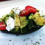 Ricette senza burro e senza glutine semplici e veloci: avocado pomodorini e ricotta con olio evo!
