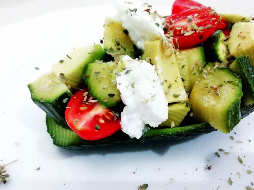 Ricette senza burro e senza glutine semplici e veloci: avocado pomodorini e ricotta con olio evo!