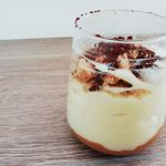 Dolci monoporzione semplici e veloci: bicchieri di crema pasticcera con biscotti integrali burro di arachidi e cacao amaro!