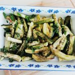 Ricette semplici e veloci senza burro e senza glutine: zucchine al forno con erbe aromatiche!