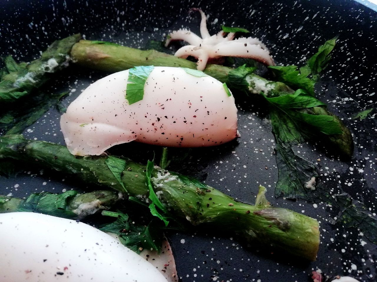 Secondi piatti a base di pesce: calamari in padella con asparagi e olio evo!