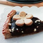 Dolci semplici ed economici: torta con frolla al burro e zucchero di cocco e crema pasticcera al cacao amaro!