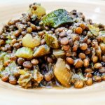 Ricette semplici e veloci a base di legumi: zuppa di lenticchie con sedano zucca e zucchine!