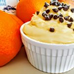 Dolci semplici e veloci senza burro: crema pasticcera all'arancia con gocce di cioccolato fondente!