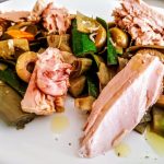 Ricette economiche leggere e semplici: padellata di zucchine e carciofi con acciughe olive e filetti di tonno al naturale