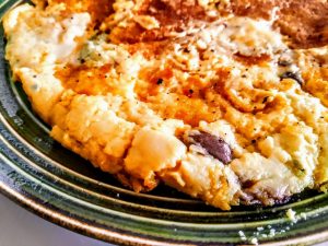Secondi piatti senza uova e senza burro: farinata di ceci con zucchine formaggio gorgonzola e olive