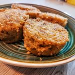 Antipasti vegetariani senza glutine e senza lattosio: sformatini di quinoa olive e bocconcini di tonno