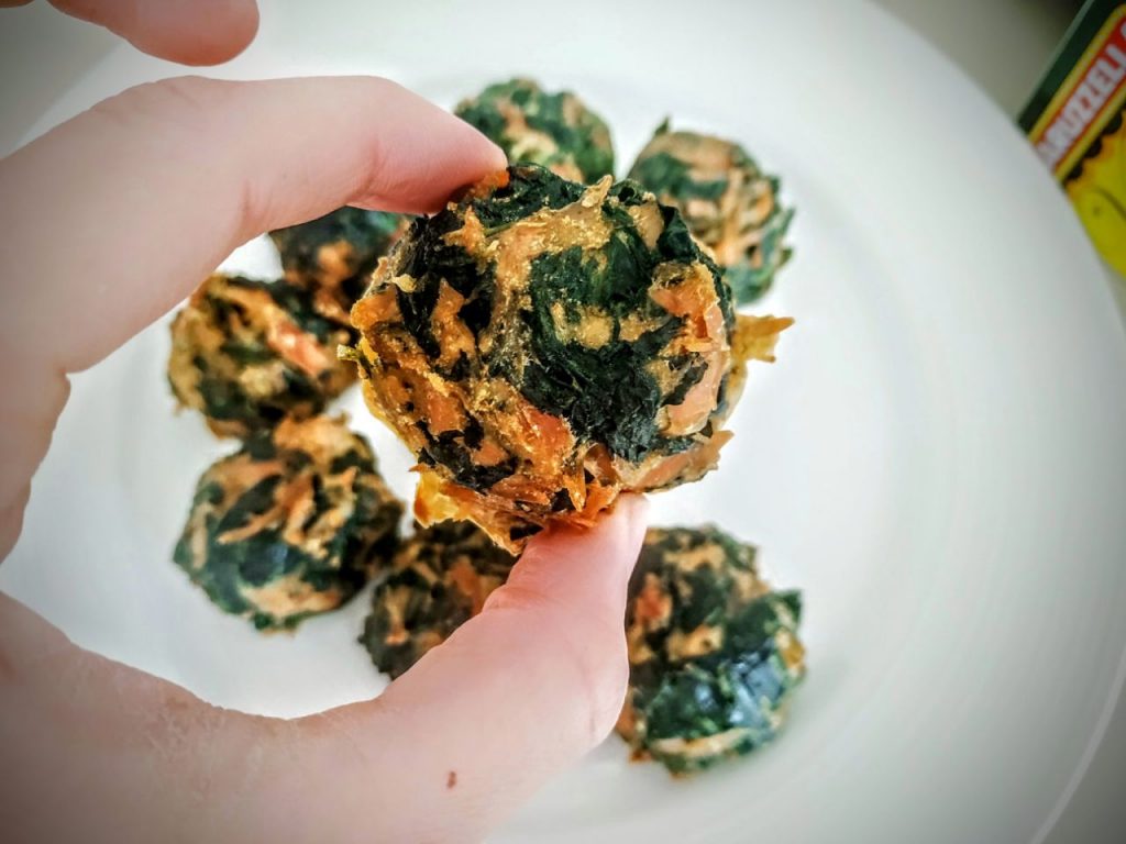 Finger food senza formaggio: polpette di spinaci e ventresca di tonno al forno
