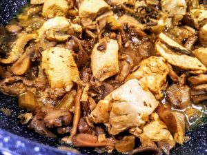 Secondi piatti a base di carne bianca senza burro e senza formaggio: bocconcini di pollo con funghi shiitake