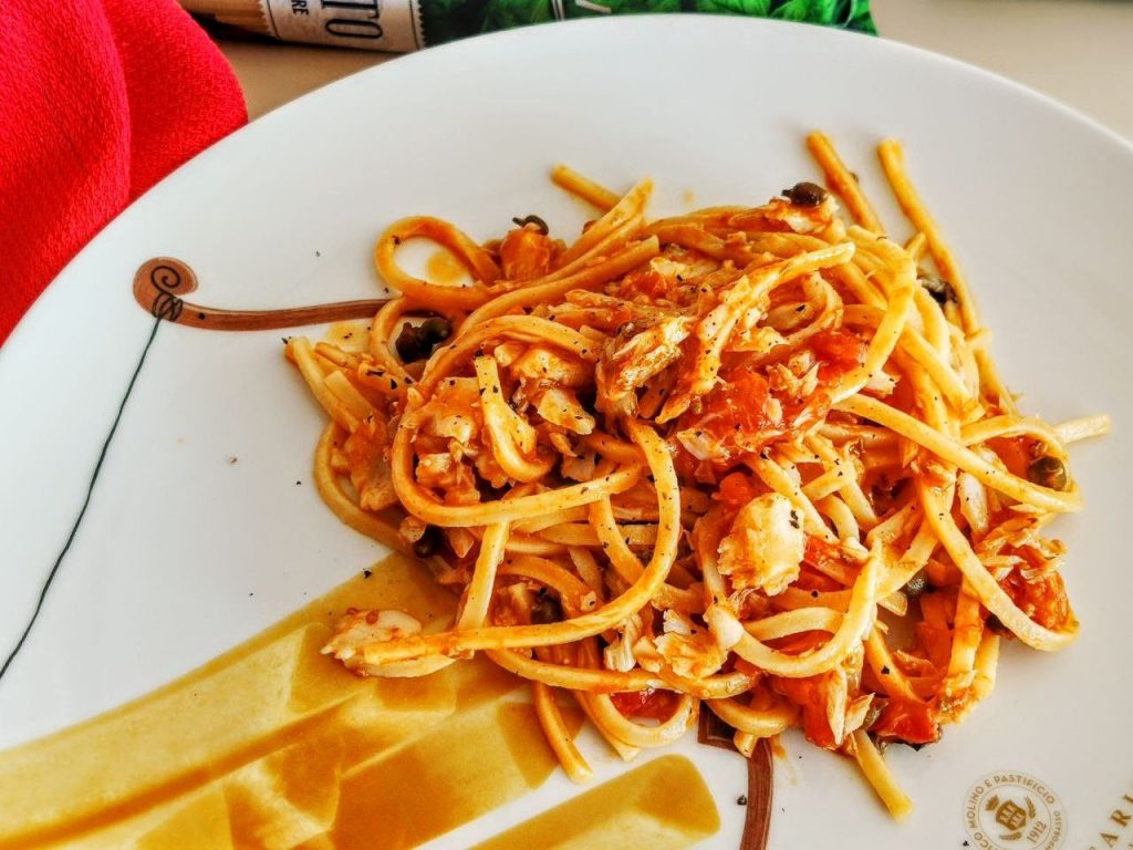 Spaghetti triangolari con orata e pomodorini