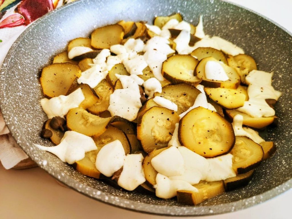 Zucchine filanti con mozzarella light