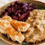 Bowl di quinoa radiccho e salmone