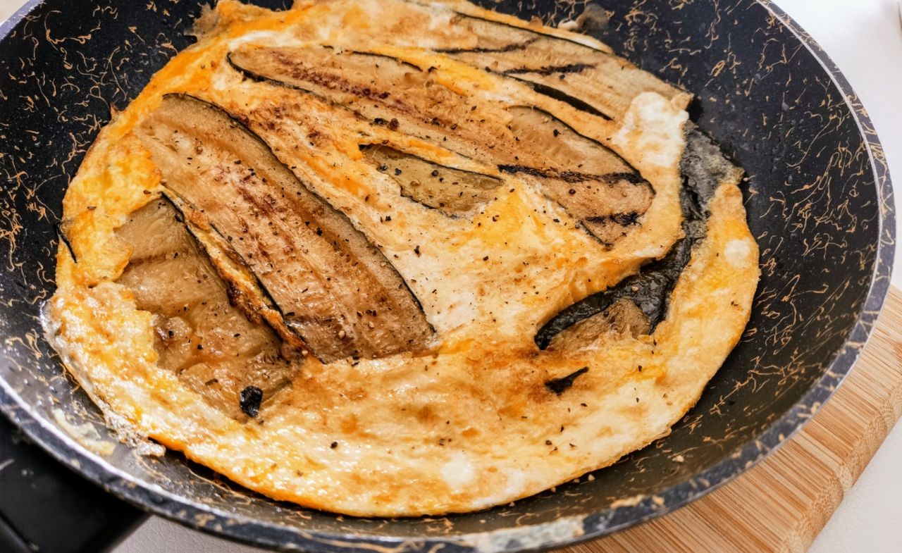 Omelette veloce di zucchine grigliate senza formaggio