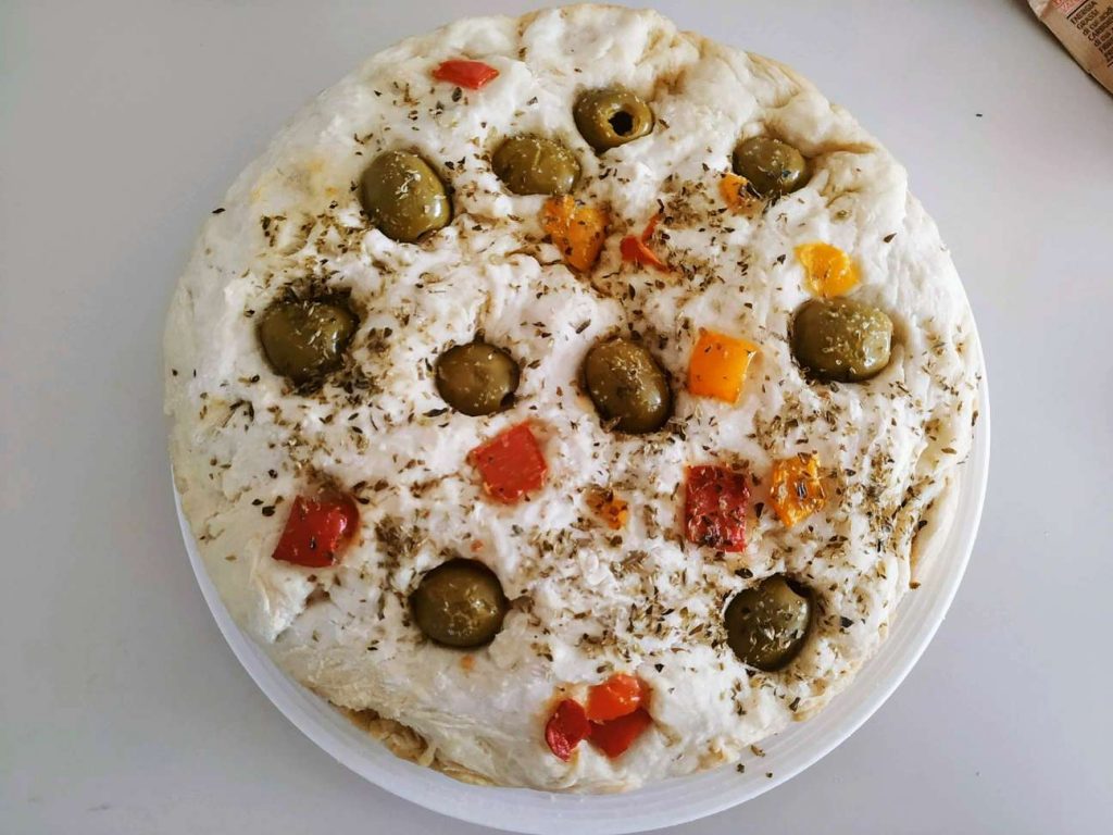 Focaccia alta con farina manitoba e olive