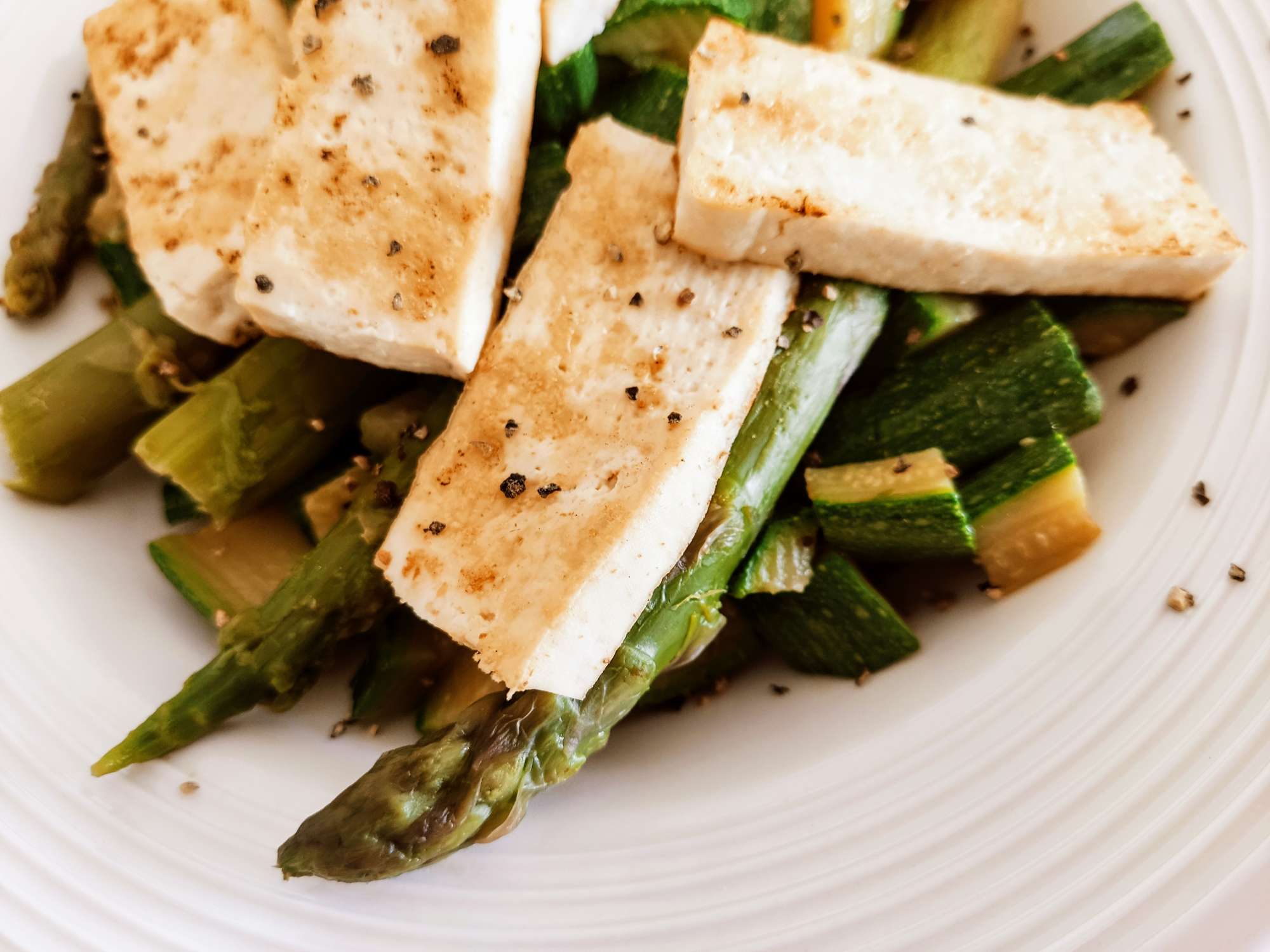 Tofu zucchine e asparagi Secondi piatti vegani e vegetariani senza glutine