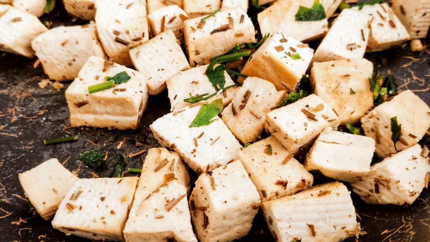 Tofu in padella alle erbe aromatiche