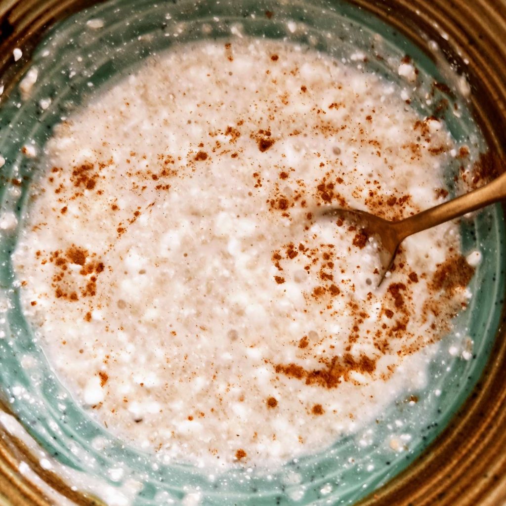 Porridge di crusca d’avena con fiocchi di latte