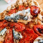 Focaccia rossa in friggitrice ad aria con sardine e pomodoro senza formaggio