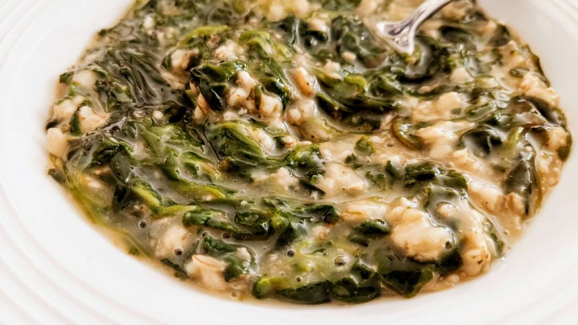 Porridge vegano salato agli spinaci