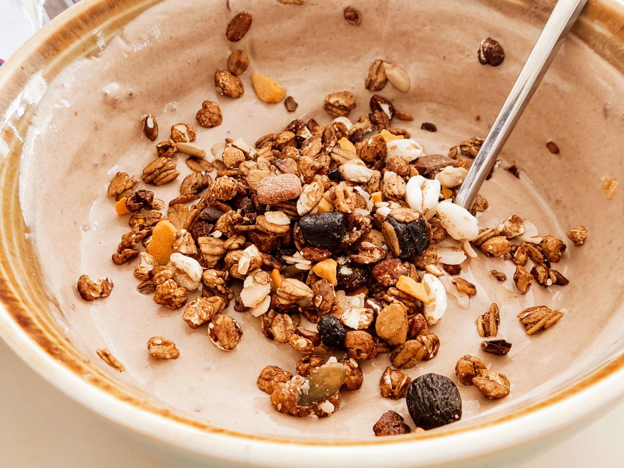 Yogurt bowl con cacao caffè e granola